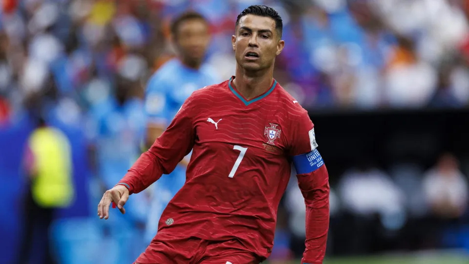 “A equipa precisa de marcar, não tu”: Henry critica individualismo de Ronaldo